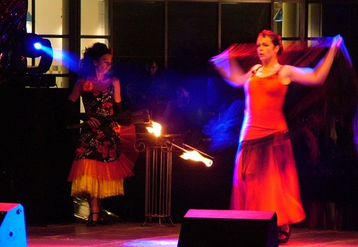 ArtFeuDanseTheatre_2005_0903_FeuerUndWasser_Aku_436b.jpg