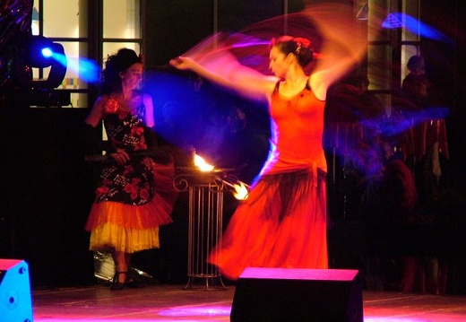 ArtFeuDanseTheatre_2005_0903_FeuerUndWasser_Aku_437b.jpg