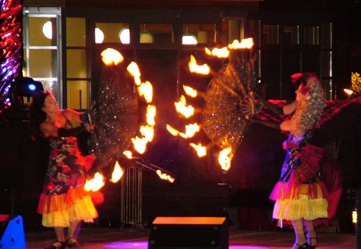 ArtFeuDanseTheatre_2005_0903_FeuerUndWasser_Aku_441b.jpg