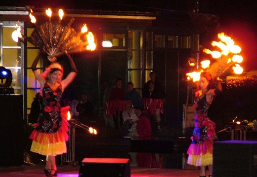 ArtFeuDanseTheatre_2005_0903_FeuerUndWasser_Aku_447b.jpg