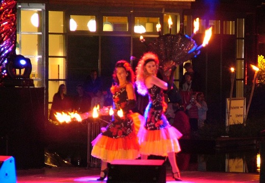 ArtFeuDanseTheatre_2005_0903_FeuerUndWasser_Aku_456b.jpg
