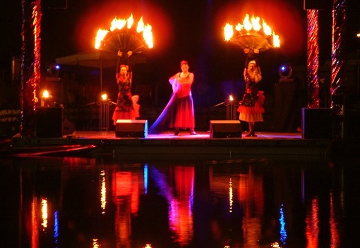 ArtFeuDanseTheatre_2005_0903_FeuerUndWasser_Den_321b.jpg