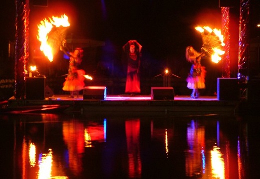 ArtFeuDanseTheatre_2005_0903_FeuerUndWasser_Den_322b.jpg