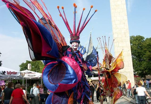 Maschseefest_2005_0727_StelzentheaterZeus_JBi_043b.jpg