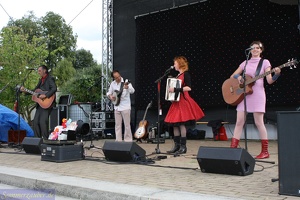 TheBeez 20110907 PerfPad Den 8827 1920x1280