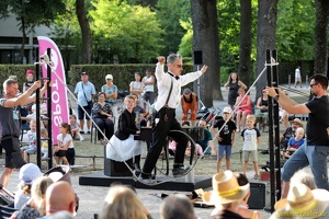 Monsieur+Nora Born  20220905 PP Den  9024 1920x1280