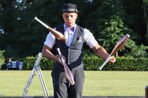 Monsieur Chapeau  20240615 OB Den  3960 1920x1280