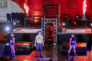 SZ GALA  20250909 PP Den  4926 1920x1280